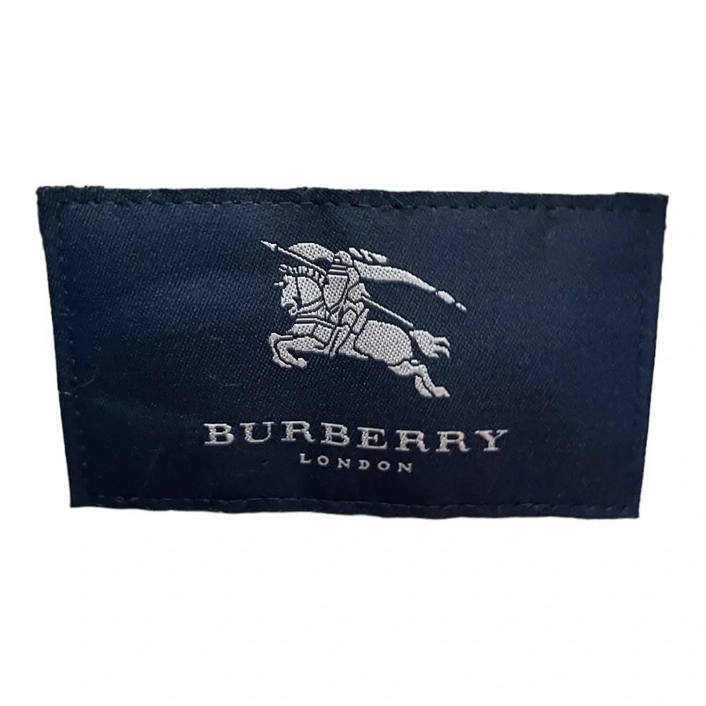 Burberry Women’s black diamond quilted wool lined hooded coat. - Picture 6 of 7